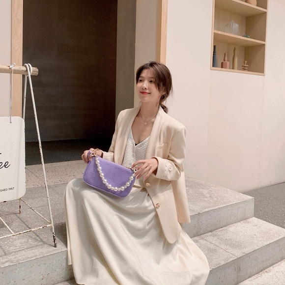 White Moonlowa Shoulder Bag with Pearl Straps💕 - Picture 7 of 10